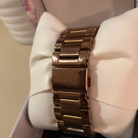 Michael Kors MK5263 Rose Gold Tone Wrist Watch for Women. GUC - Picture 15 of 16